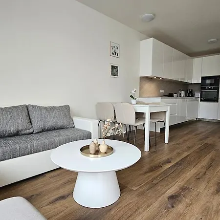 Klamovka Stylish By Rentez Apartament