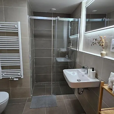 Klamovka Stylish By Rentez Apartament